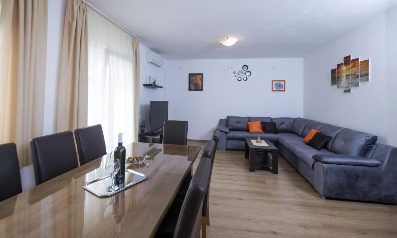 Apartment Jelcic Подстрана Екстер'єр фото